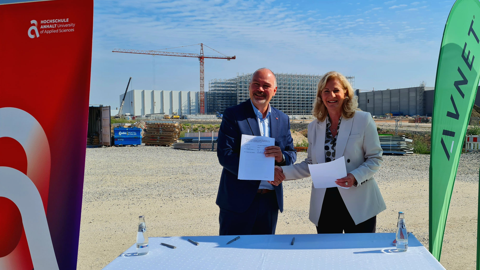 Avnet unterzeichnet Kooperation mit der Hochschule Anhalt