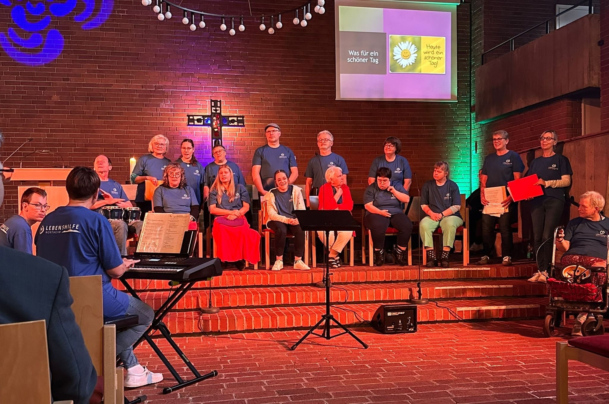 Inklusiver Chor begeistert beim Gospel-Gottesdienst