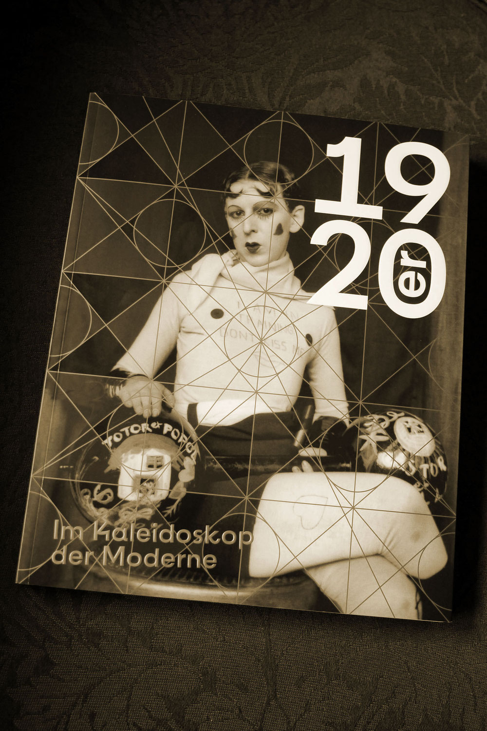 Einblicke & Reflexionen: 1920ER - IM KALEIDOSKOP DER MODERNE / Ausstellung und Publikation der Bundeskunsthalle Bonn
