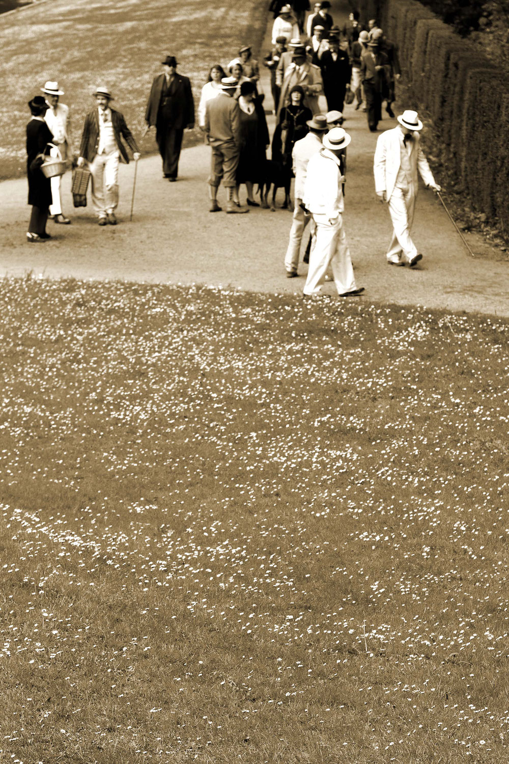 Flanieren & Parlieren / Impressionen vom "Grand Flaneur Walk", Düsseldorf, 5. Mai 2024
