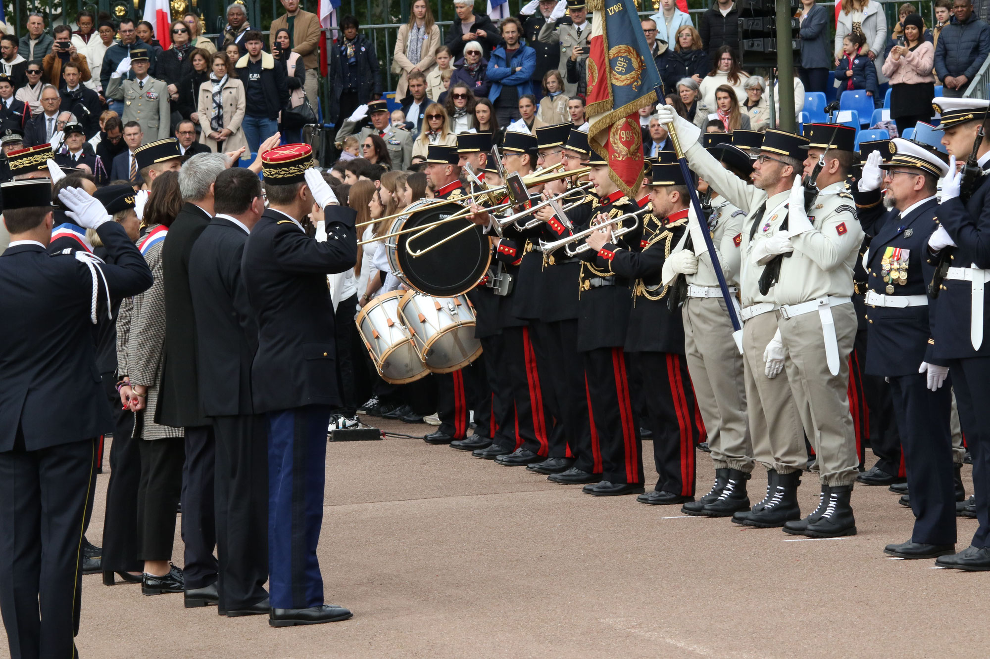 8 mai 2025 : Le drapeau du 99e R.I. et sa garde, à l'honneur