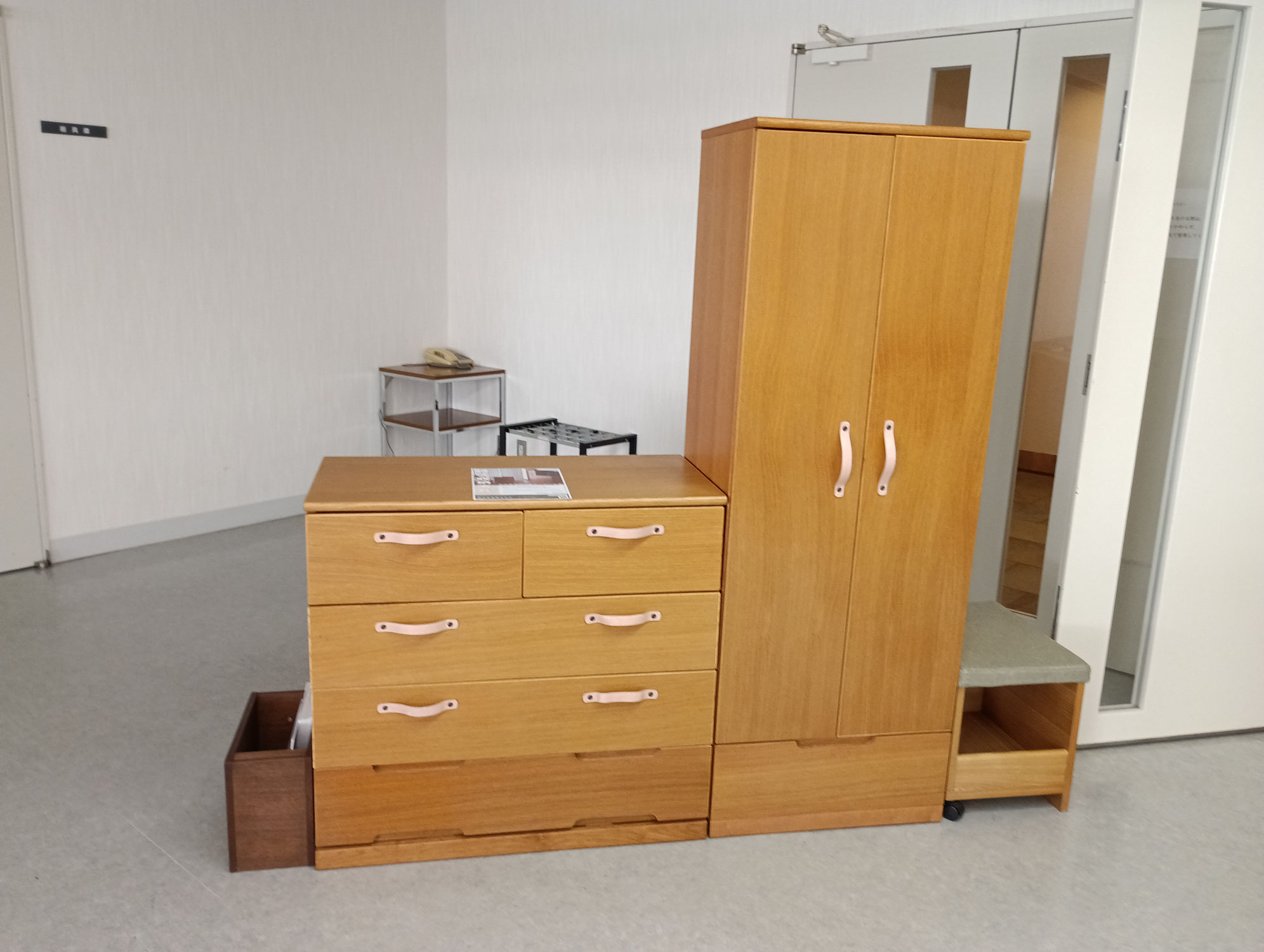 介護ビジネス研究会で家具の展示をしました。