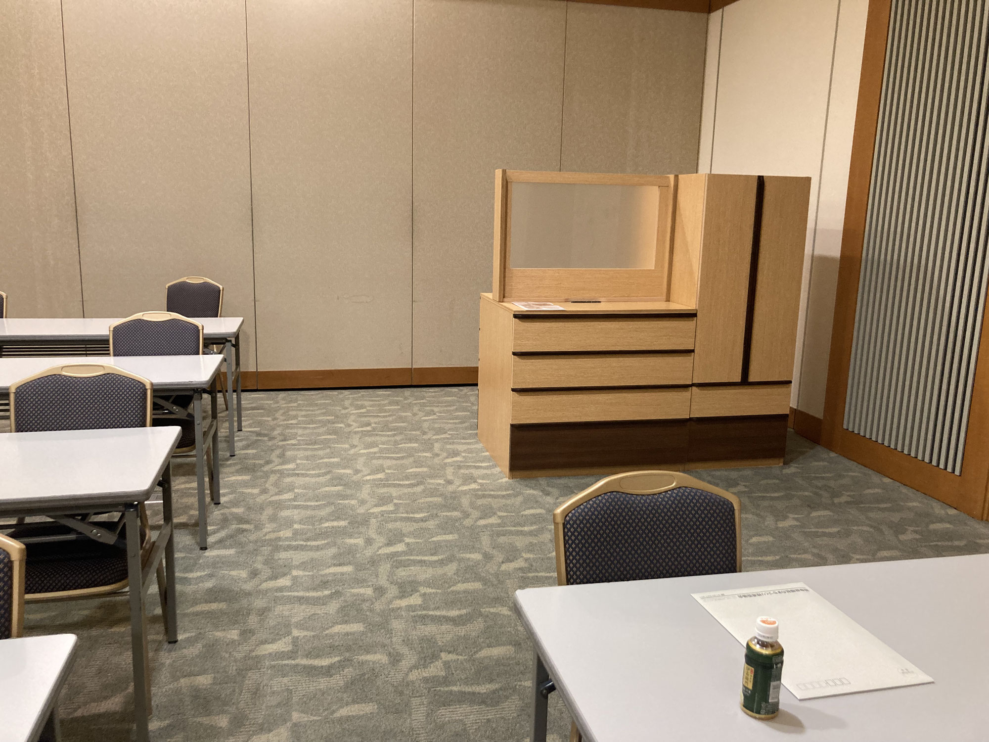 介護ビジネス研究会で家具の展示をしました。