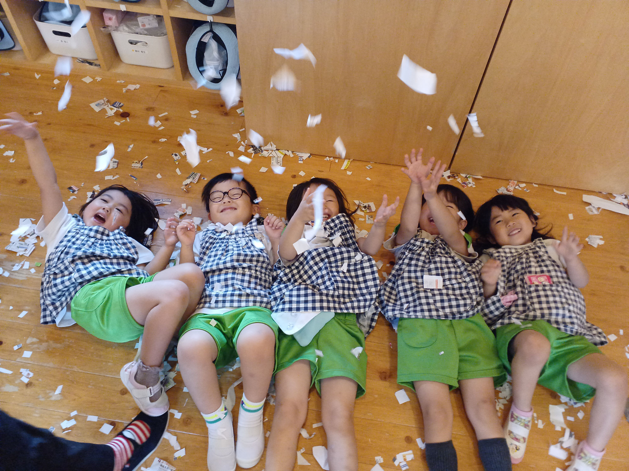 楽しくハサミの練習中！