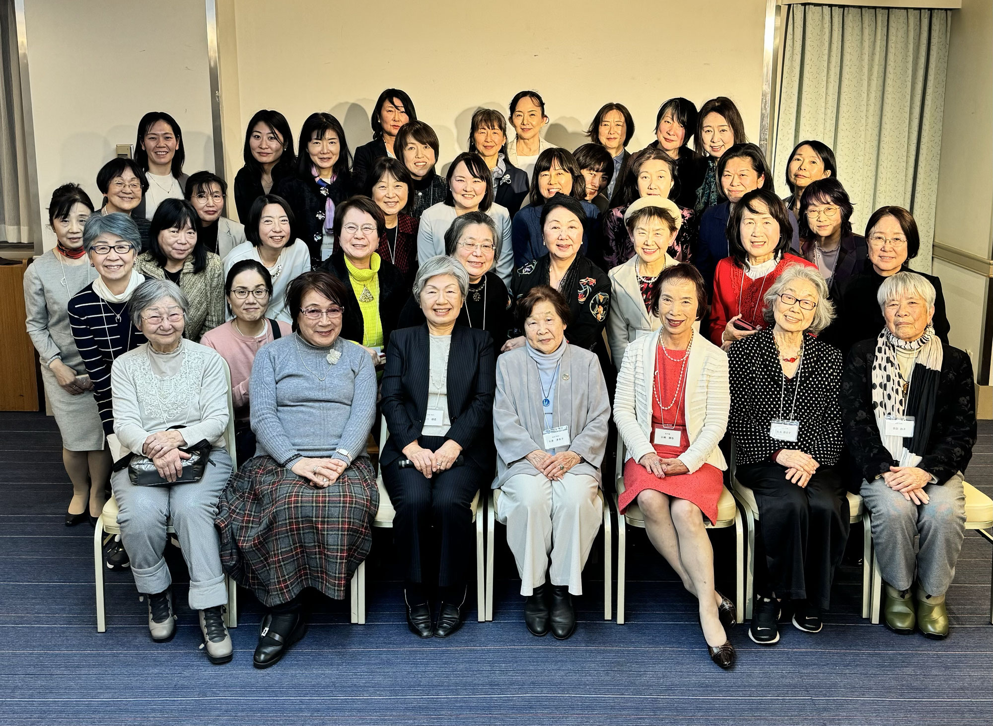 女性政治家を目指し、お互い応援するパワフルな女性たち