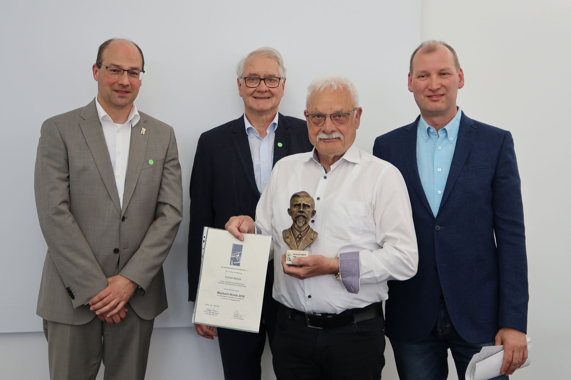 Der DEUVET gratuliert Eckhart Bartels zur Verleihung der Maybach Büste durch die Automobil-Historische Gesellschaft für sein Lebenswerk