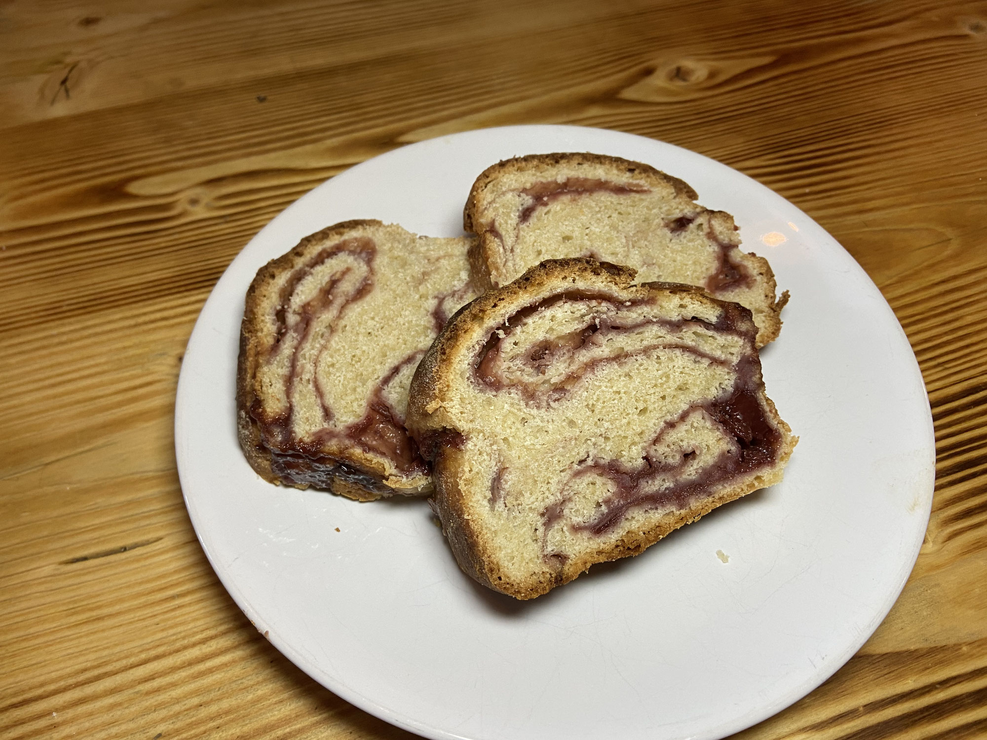 Hefekuchen mit Marmelade