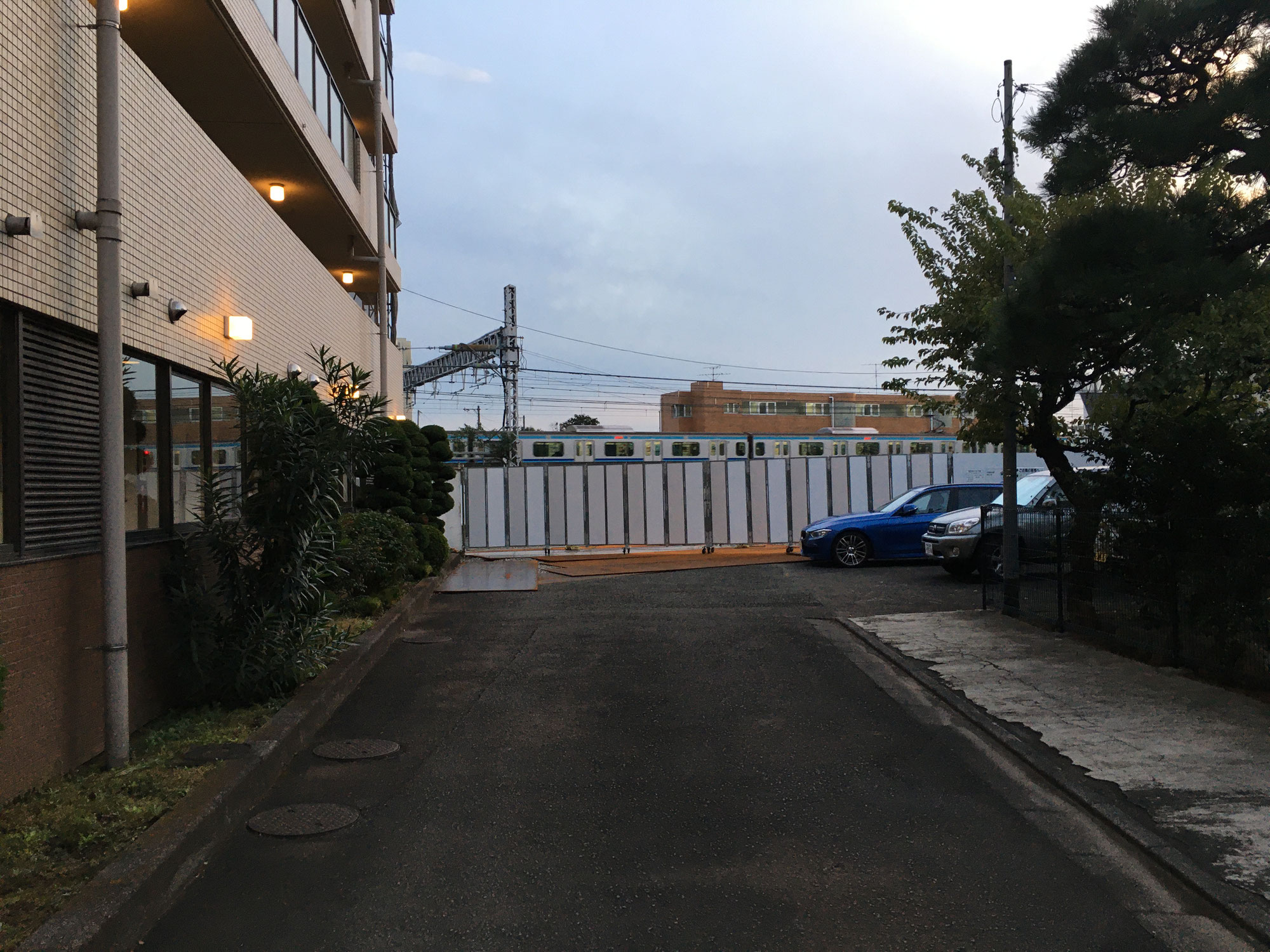 スポーツの秋！　ですが三鷹平沼園は閉館していました。
