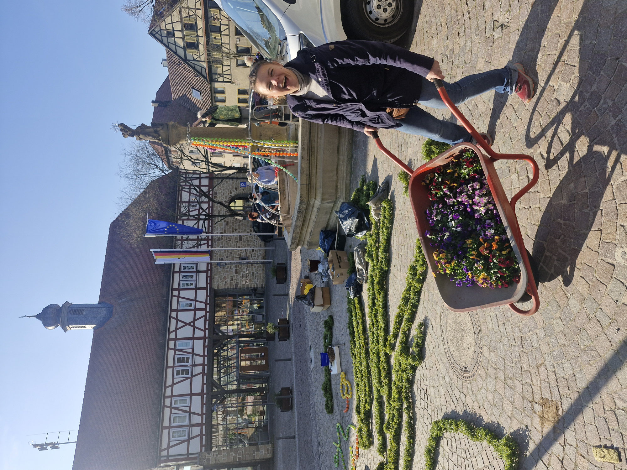 Aufbau Osterbrunnen