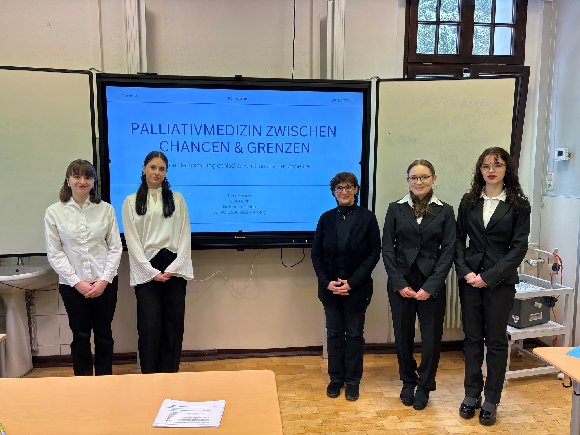 Seminarfacharbeit über Palliativmedizin – Oberärztin Dr. med. Marion Brocke begleitet Schülerinnen