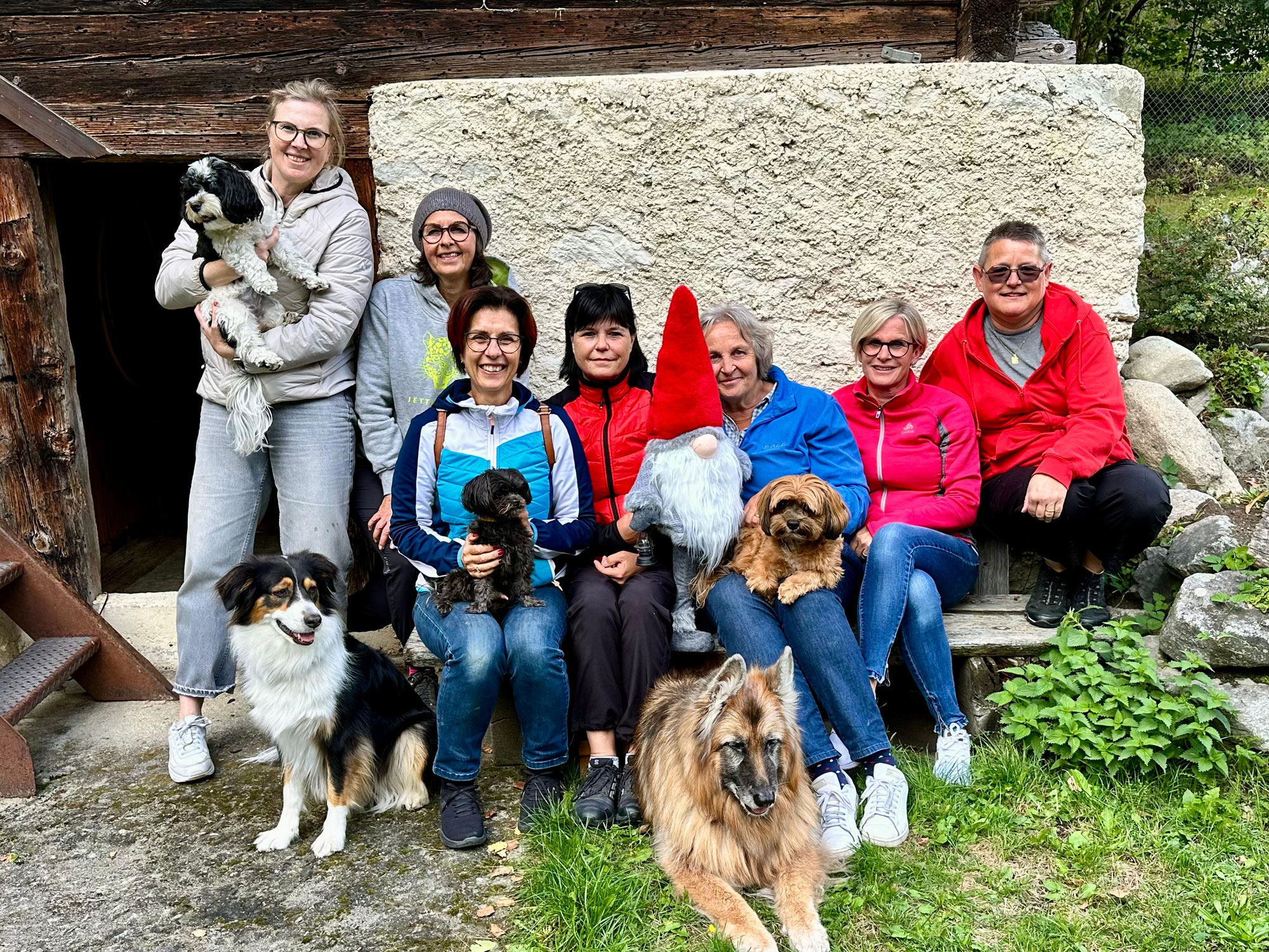 1. Hundemilitary mit dem Motto "Gogwärgi" in Fiesch