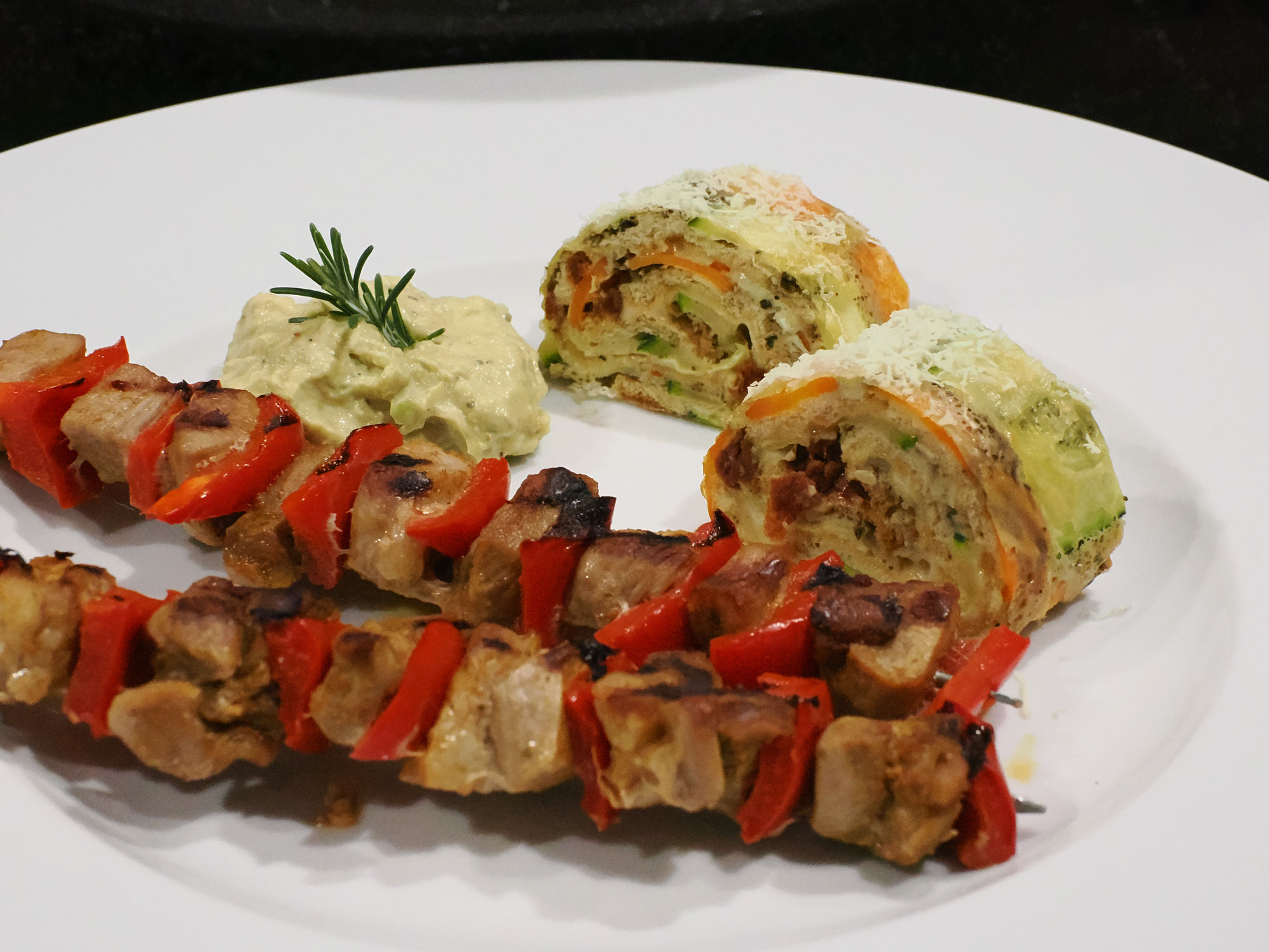 Veggie-Roll mit Putenspießen