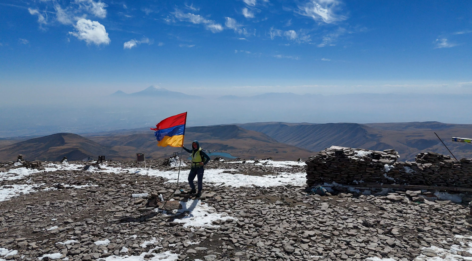 Tsteessutsjun, Armenia (Auf Wiedersehen, Armenien) und noch mehr Grenzen