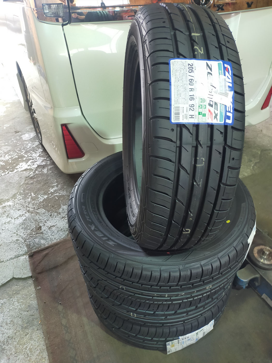 新品タイヤ交換ご来店☆VOXY　205/60R16☆４本交換☆