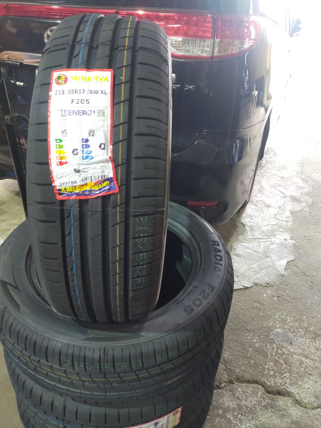 新品タイヤ交換ご来店☆エスティマ　215/55R17☆４本交換☆