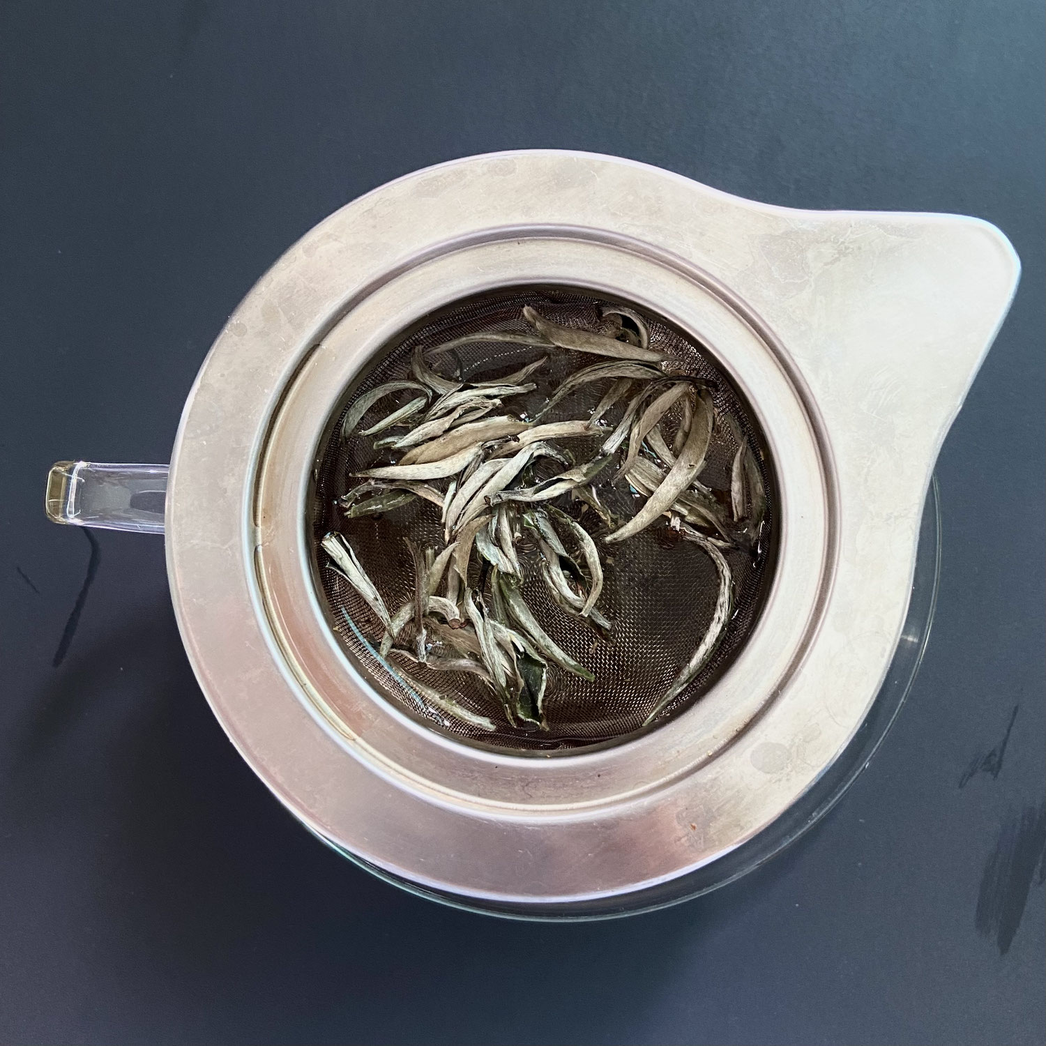 Dosierung, Ziehzeit, Wassertemperatur und deren Einfluss auf den Teegeschmack