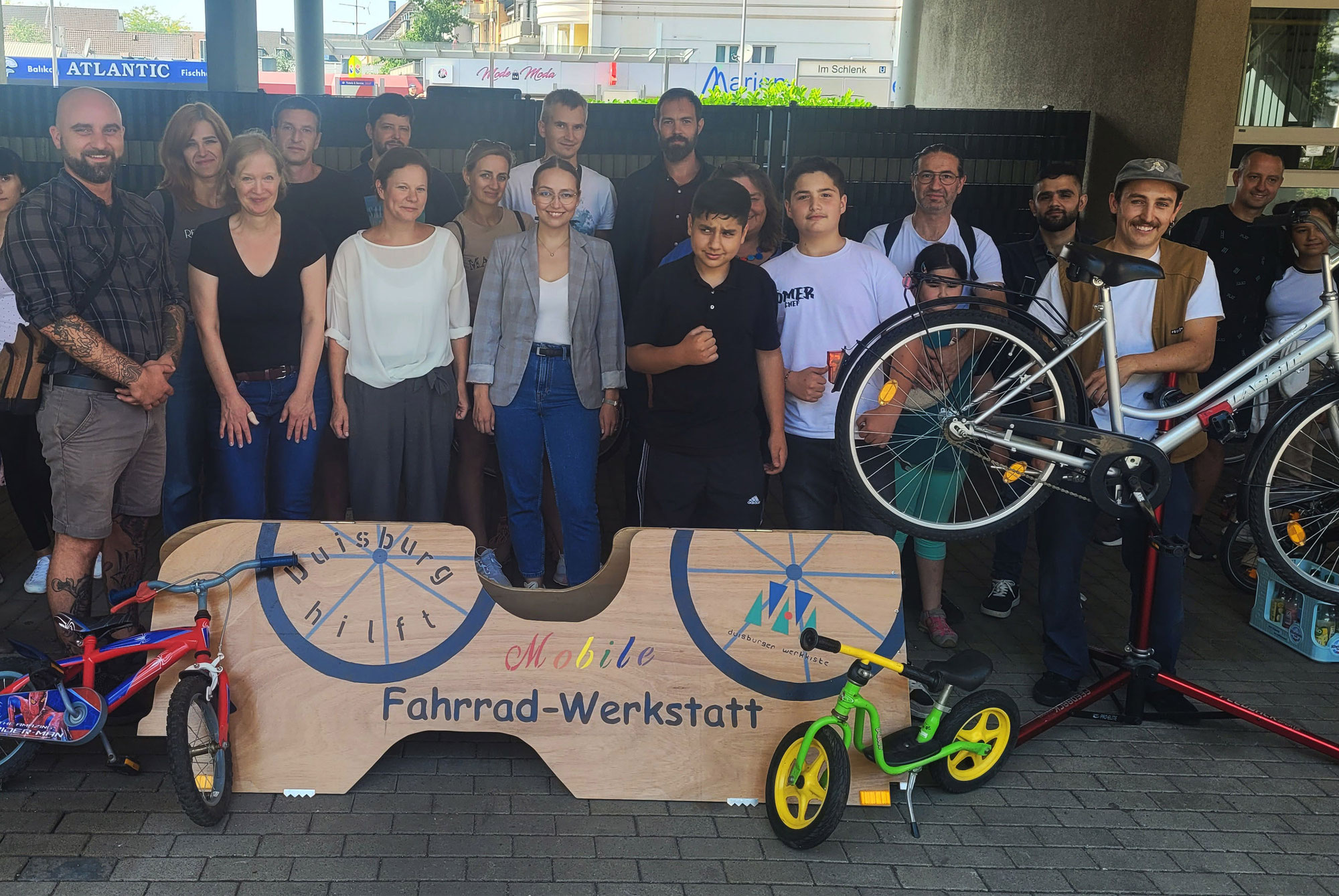 Fahrrad AG der Grillo Gesamtschule verschenkt über zwanzig Drahtesel