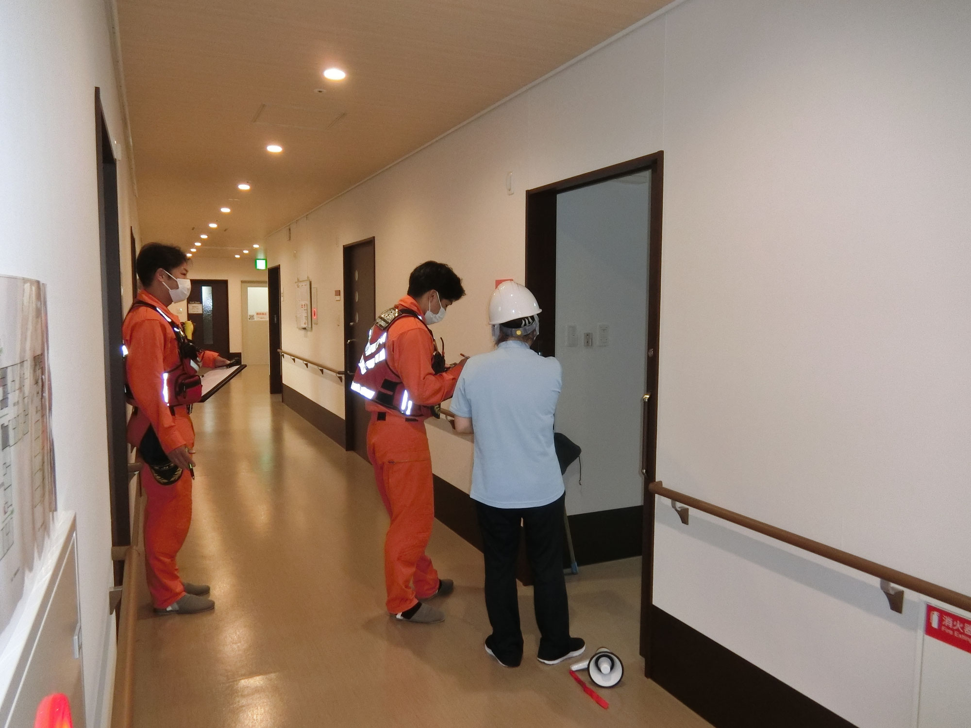 消防署立ち合いのもと消防訓練を行ないました。