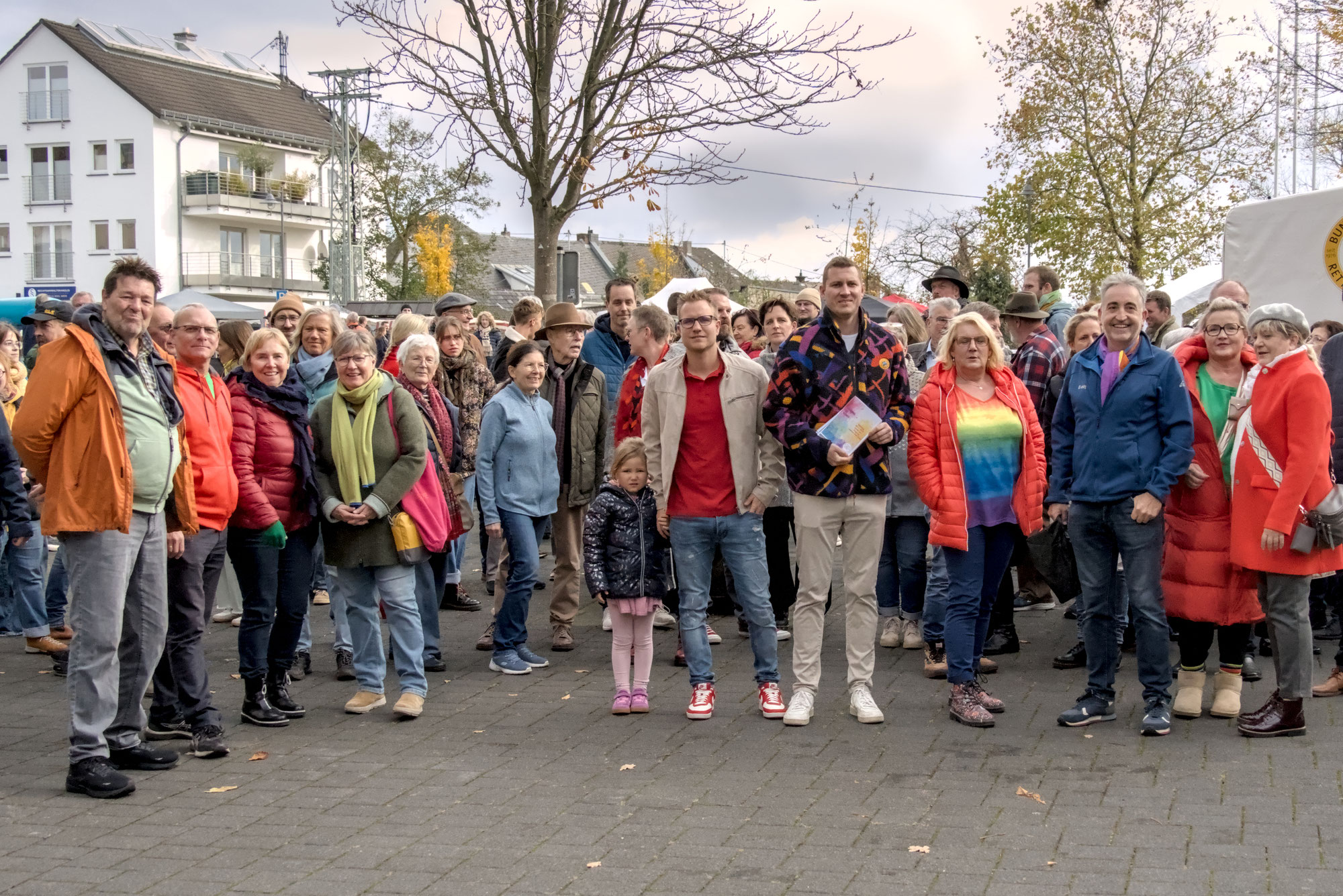 AfD zieht sich zurück – SPD und Grüne setzen beim Bratapfelsonntag Zeichen für Demokratie und Vielfalt