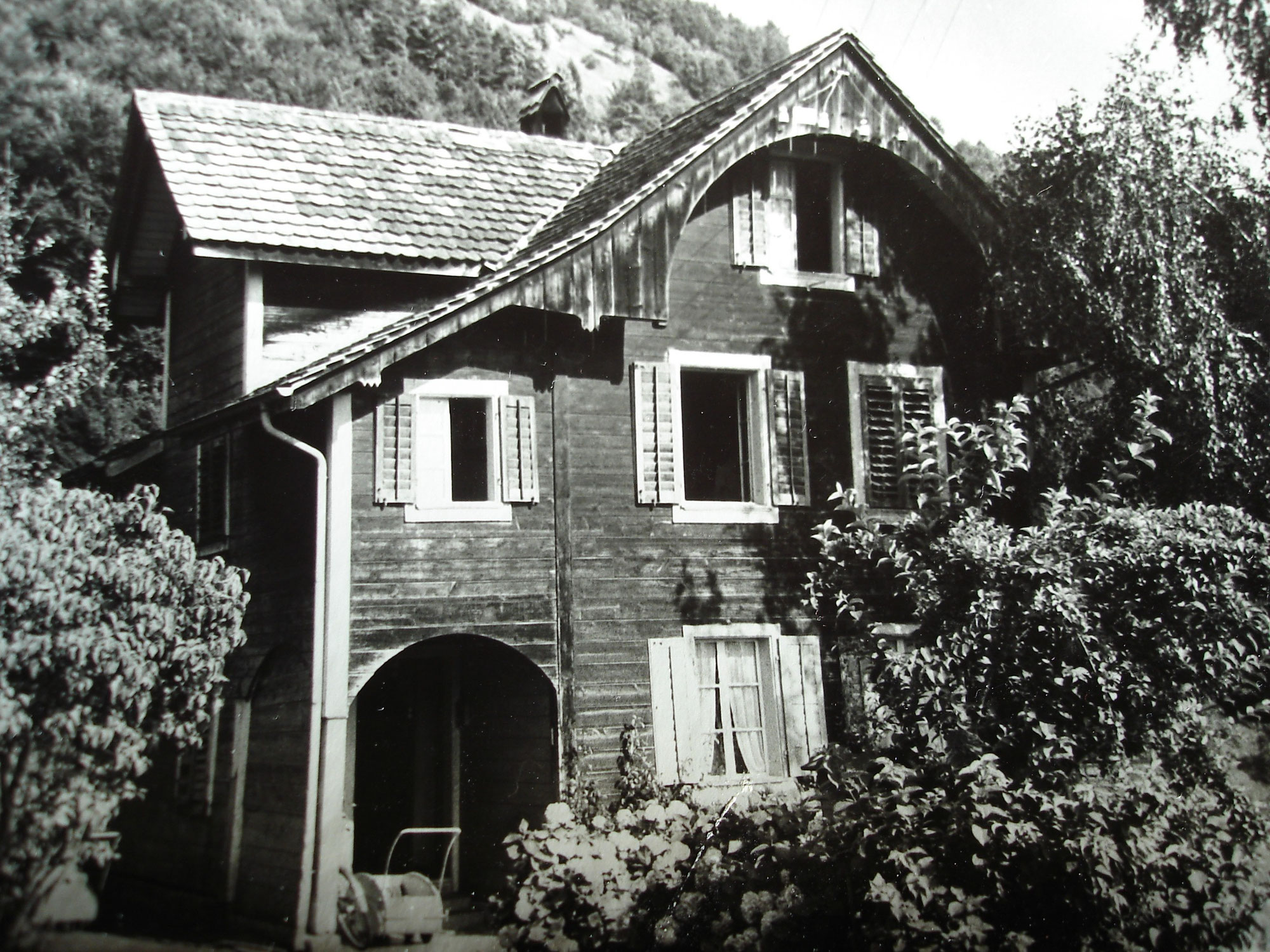 20 Fenster, 15 verschiedene Masse - ein Haus mit Charakter
