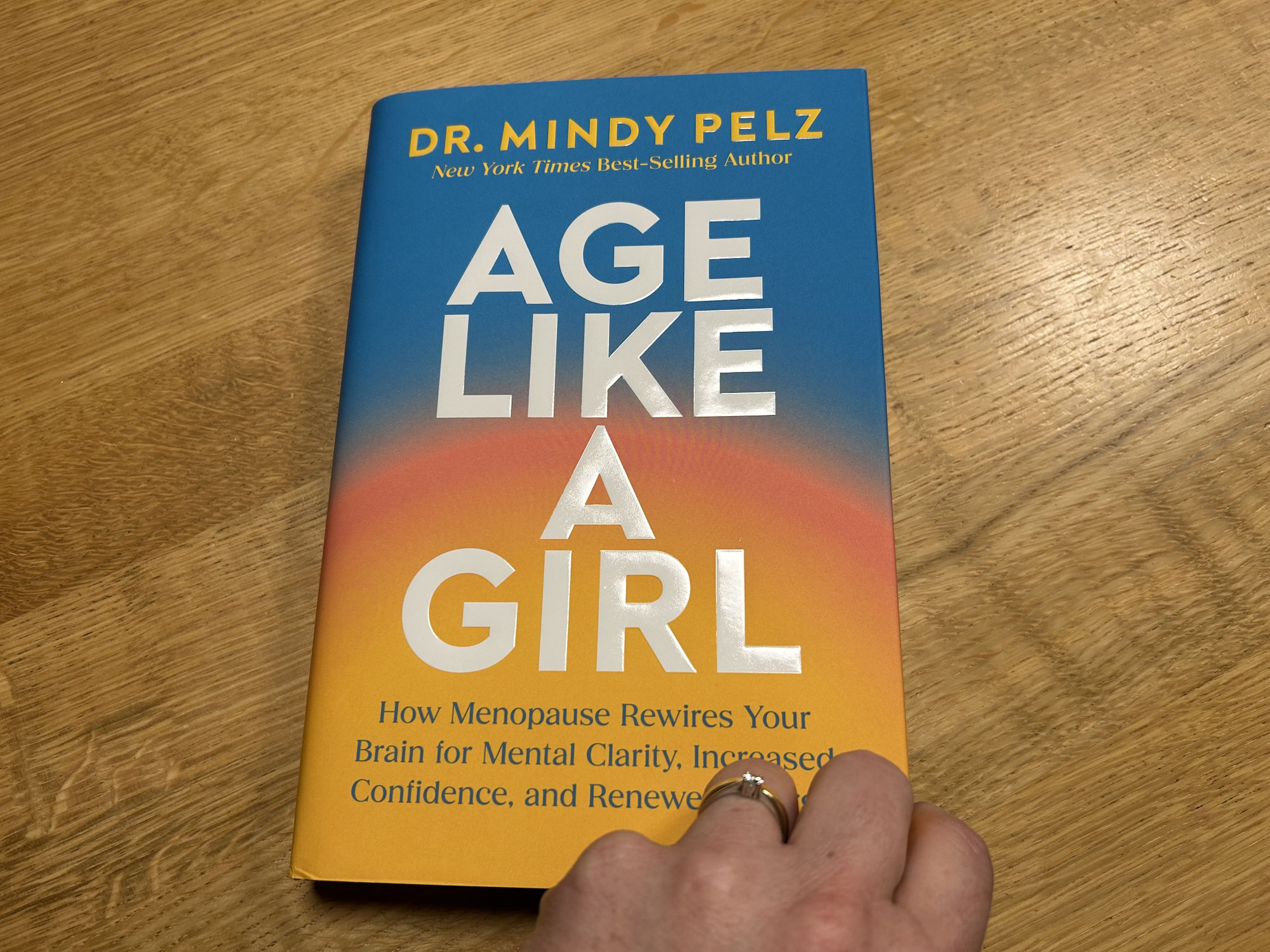 Was „Age Like a Girl“ über weibliche Körper, Scham und Selbstwahrnehmung sichtbar macht