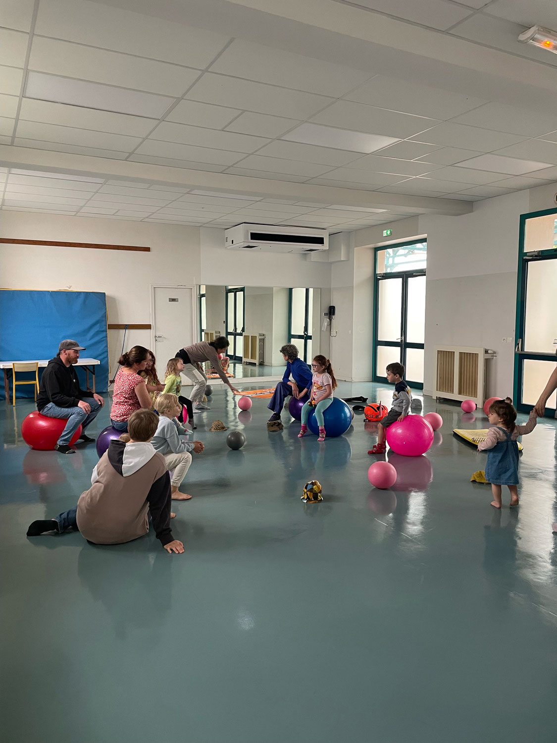 SAM 13 DÉC. 10h00 à 11h00 Atelier Éveil et Danse