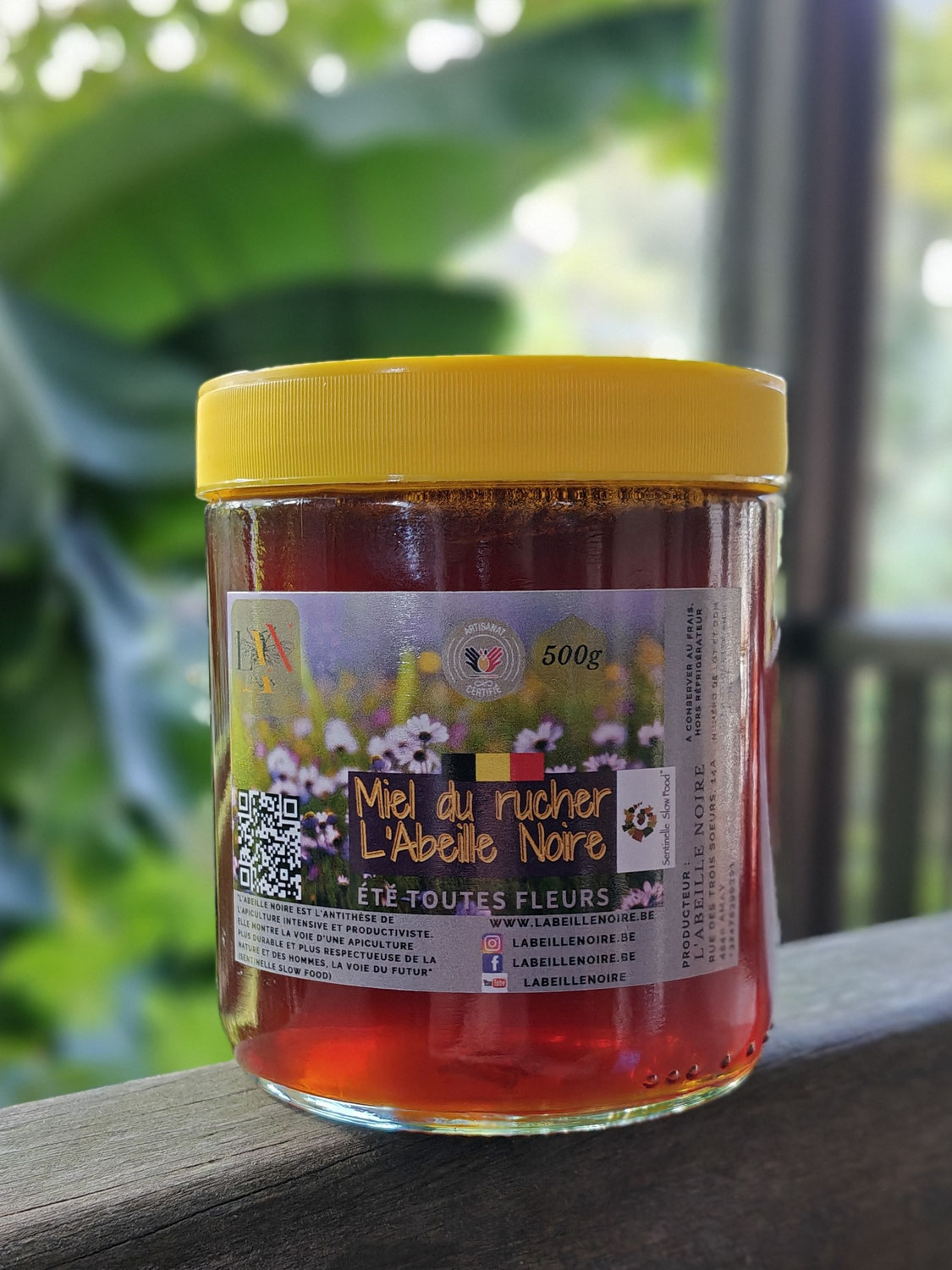Un miel d'été éphémère liquide ; l'Abeille Noire