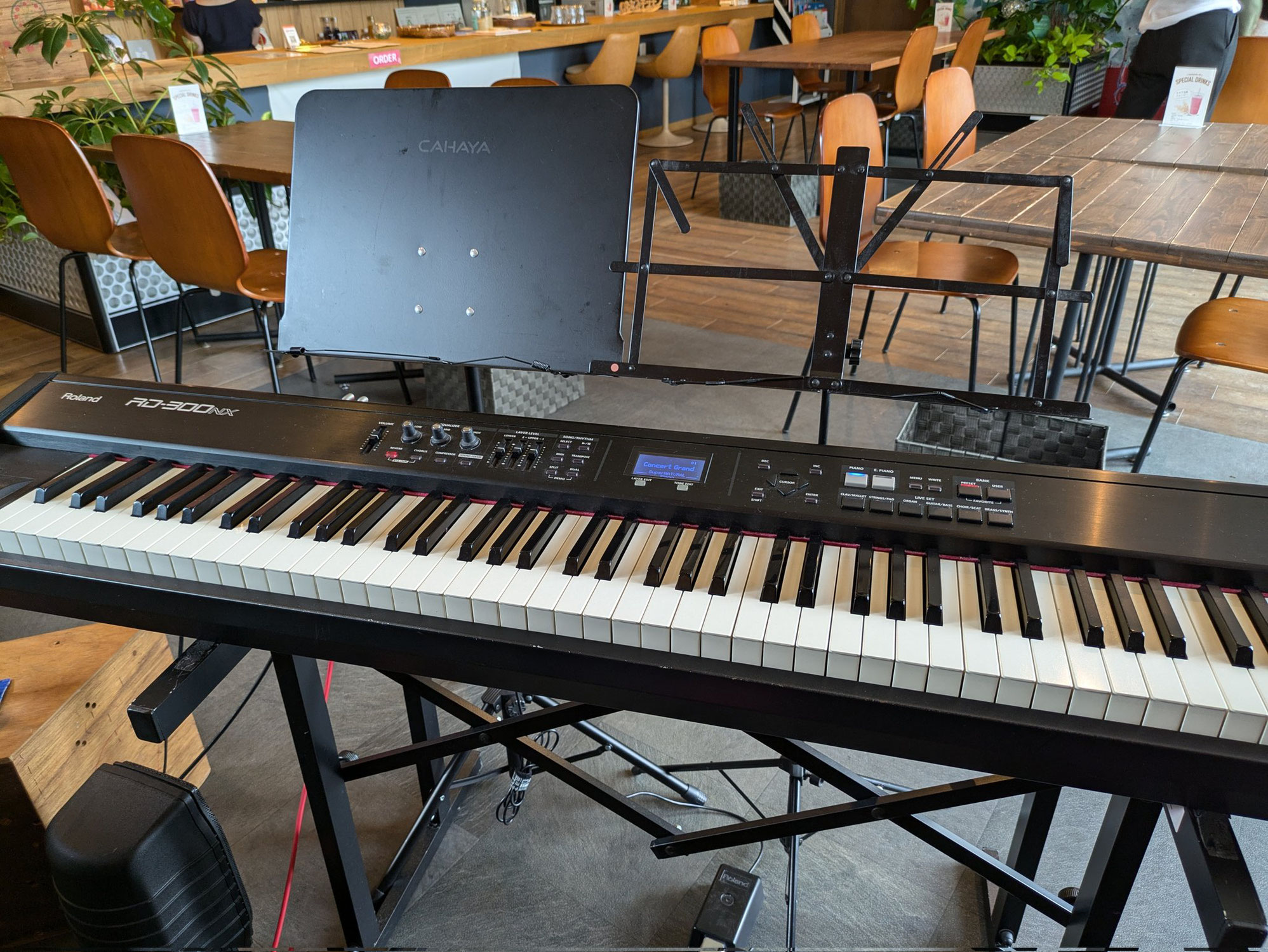 裾野市のピアノ教室のちーぼー先生が解説！電子ピアノのエレピの音でクリスマスソングをきれいに弾くコツ