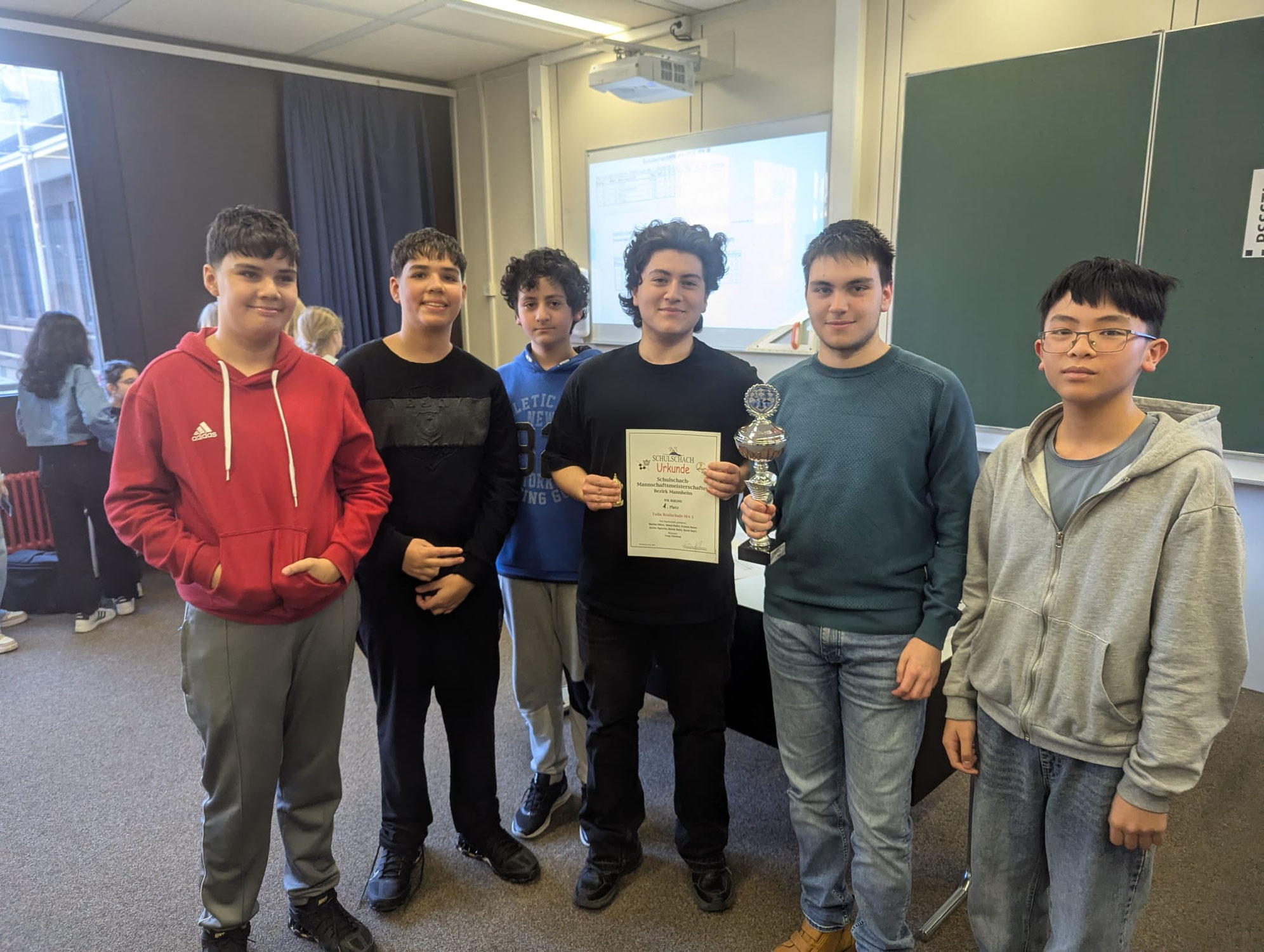 Schach-Triumph: Tulla-Realschule holt den Sieg an der Carl-Benz-Schule!