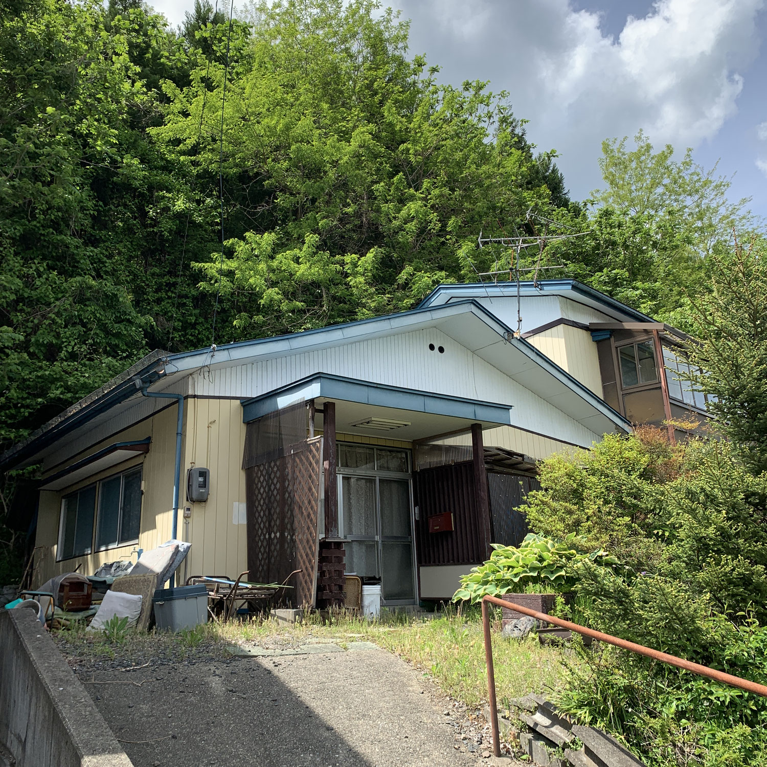 岩手県二戸郡一戸町高善寺蒼前久保【物件 No.I-25-00102】駅近く、物置付きの利便性の高い一軒家お安くお譲りいたします。