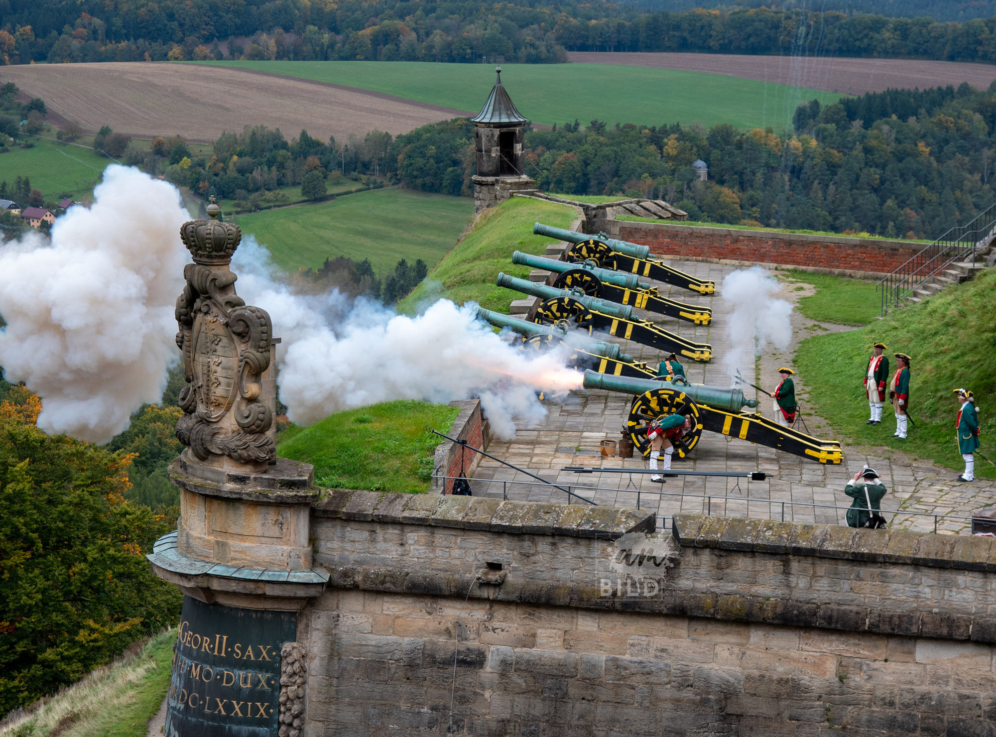 Die Kanone Starke Auguste schießt auf der Festung Königstein