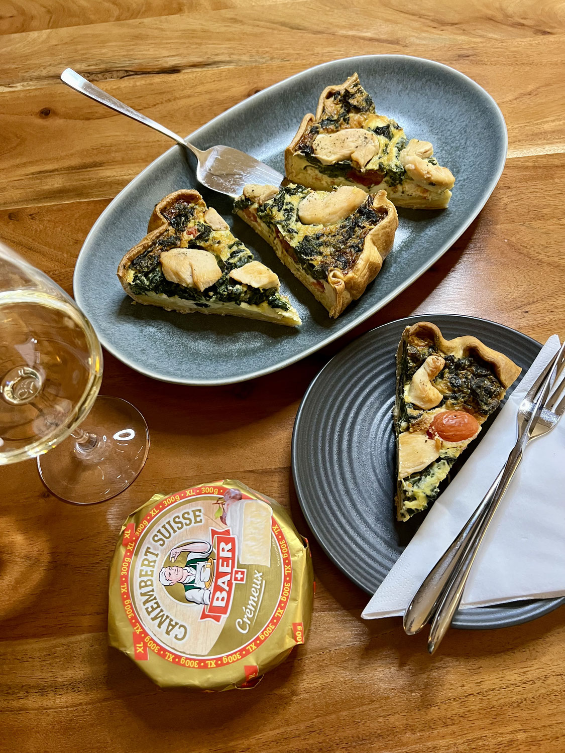 Spinat-Poulet Wähe (Quiche) mit Camembert