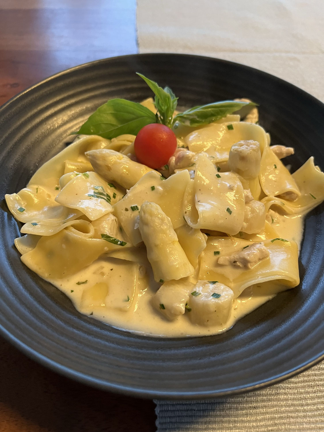 Pasta mit weissem Spargel und Huhn