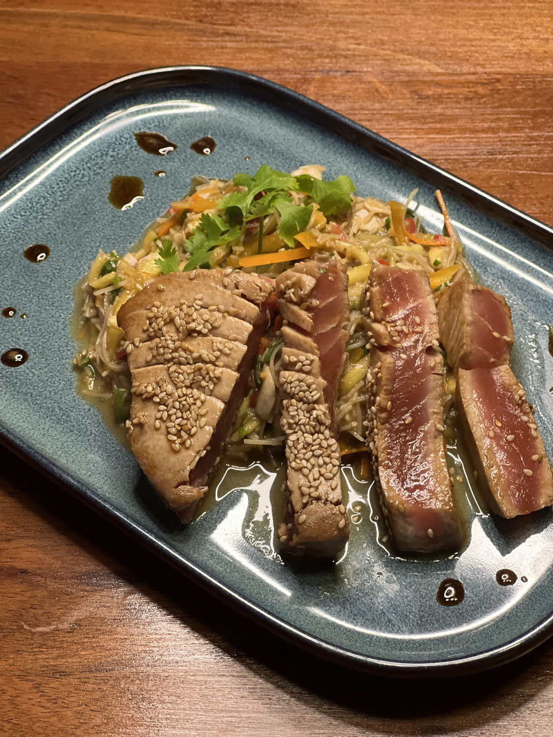 Thunfischsteak mit Glasnudelsalat