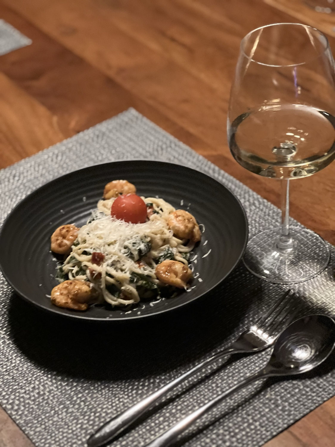 Spaghetti mit getrockneten Tomaten und Blattspinat