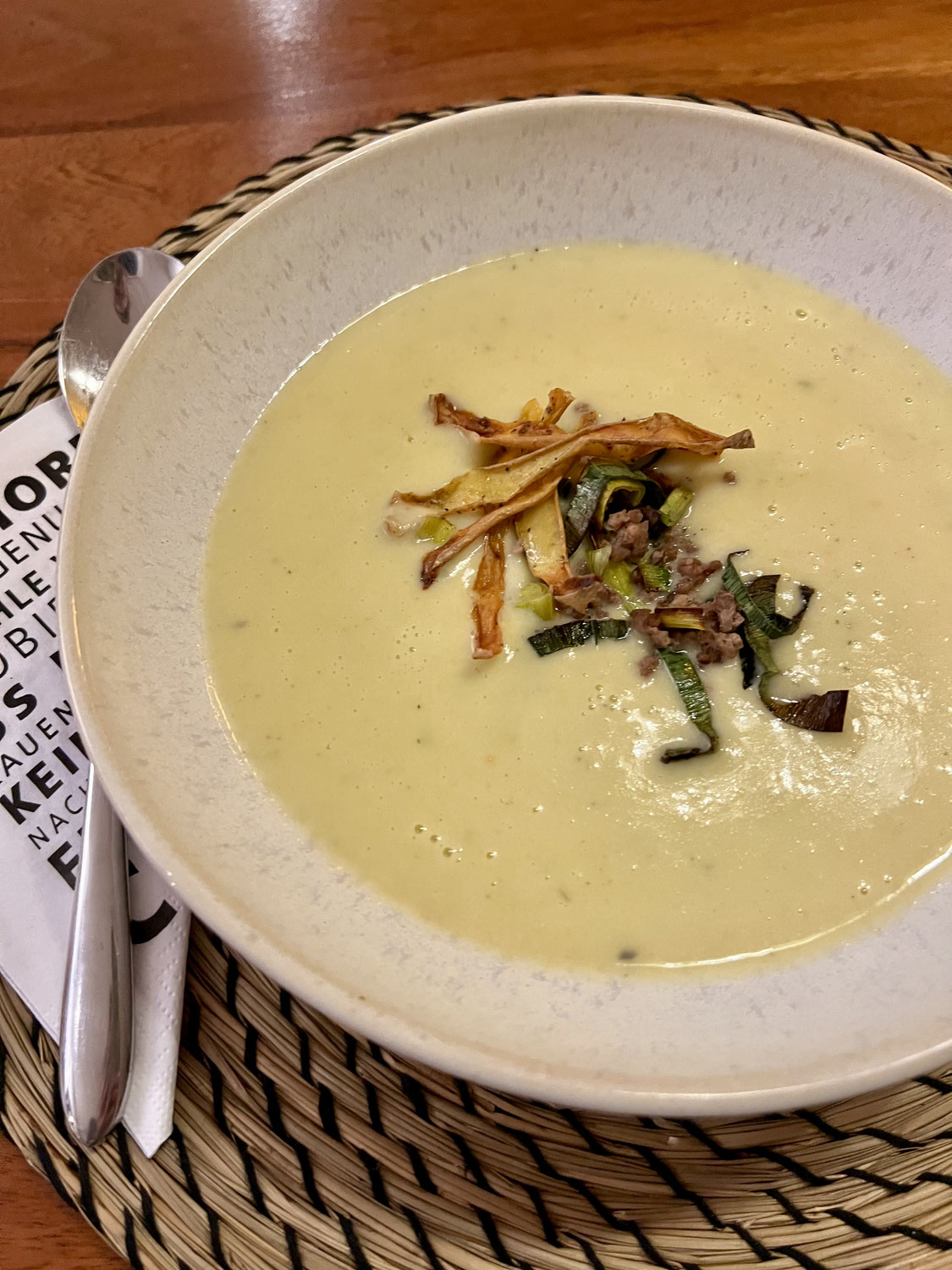 Kartoffel-Lauch Suppe mit Hackfleischeinlage