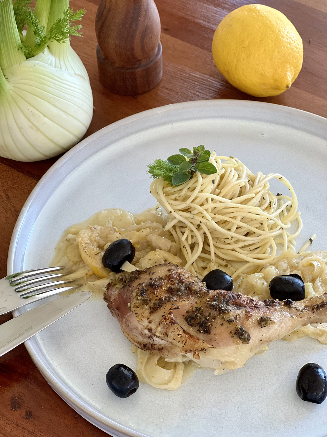 Hühnerschenkel mit Zitrone und Fenchel