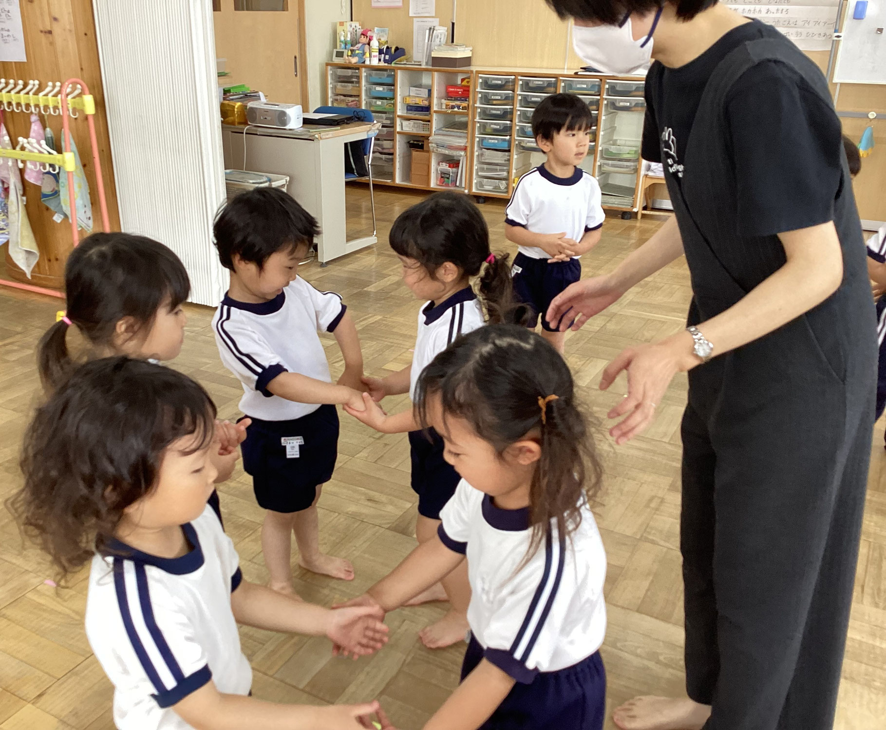 もも組　リトミック指導