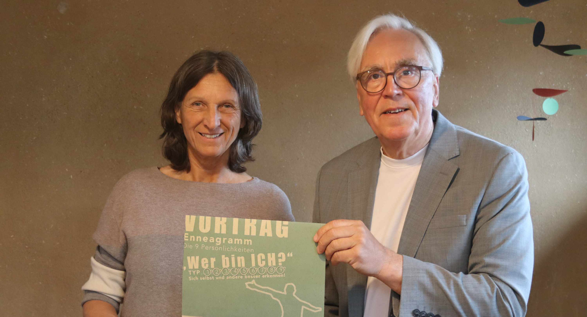 BERLIN 4.-6. Sept´26: Kostenfreier Vortrag & Kurs "Wer bin ICH? Sich selbst und andere besser verstehen!" Enneagramm-Aufstellungen bei Sophie Lühr