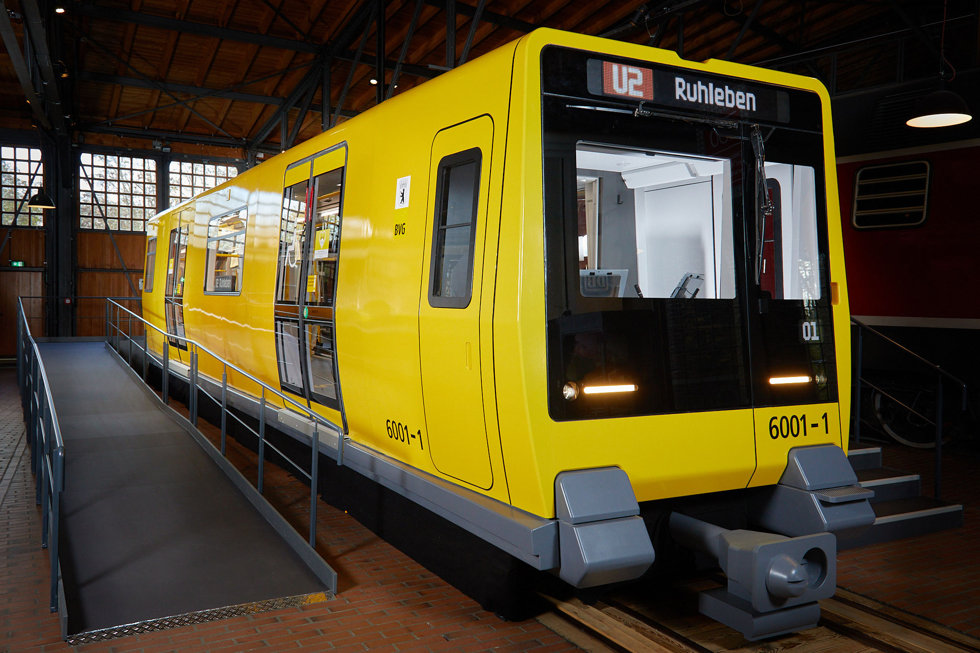 Mit der neuen Berliner U-Bahn auf Zeitreise in die Zukunft