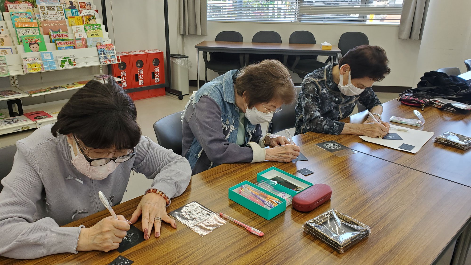 点描曼荼羅画　野田阪神地域貢献型教室　84歳の新入生