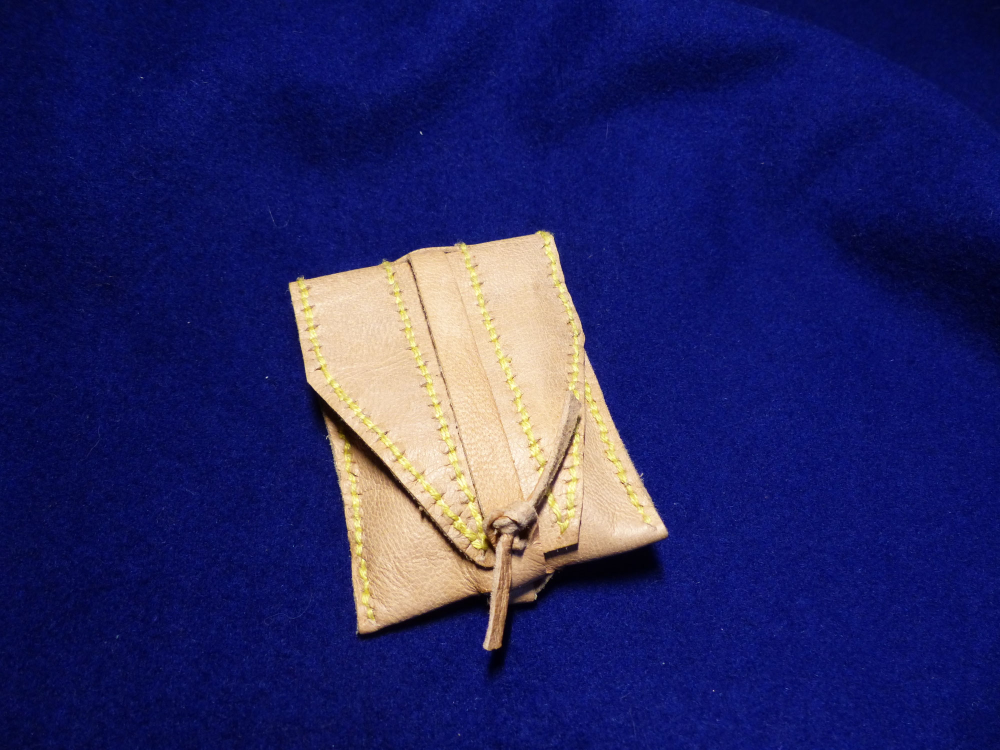 Un étui de couture du XIIIe siècle