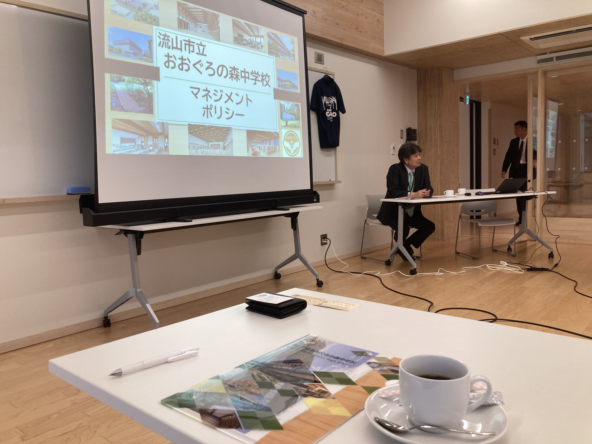 流山商工会議所サービス諸行部会副部会長として　流山市立おおぐろの森中学校を視察訪問させて頂きました。