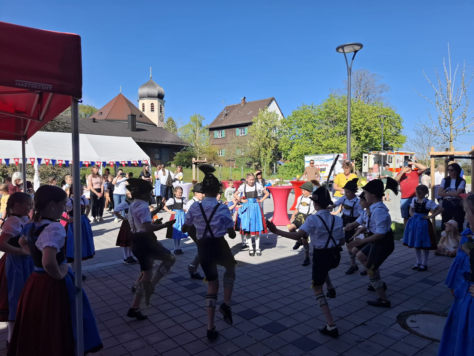 Kindergruppe - Erster Auftritt
