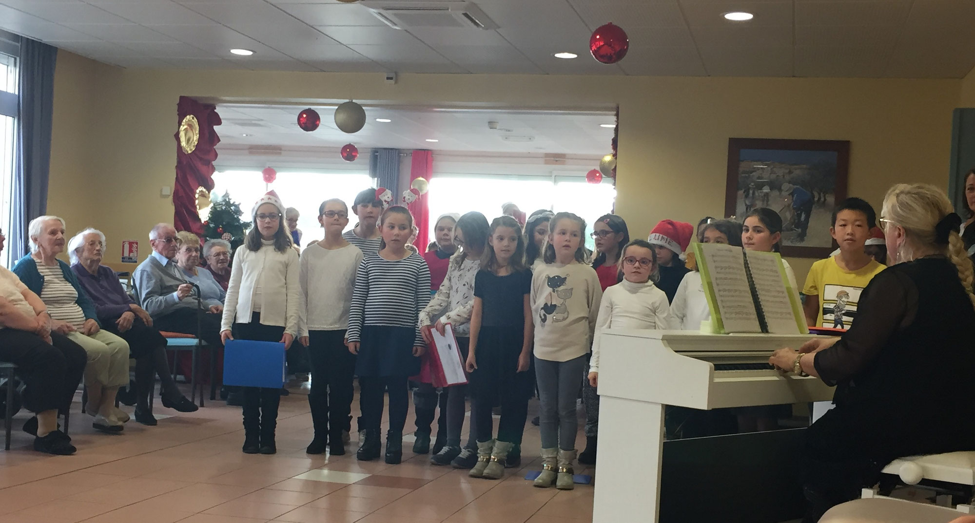 Animation de Noël à l'EHPAD Les Fleurs de Selles à Selles-sur-Cher