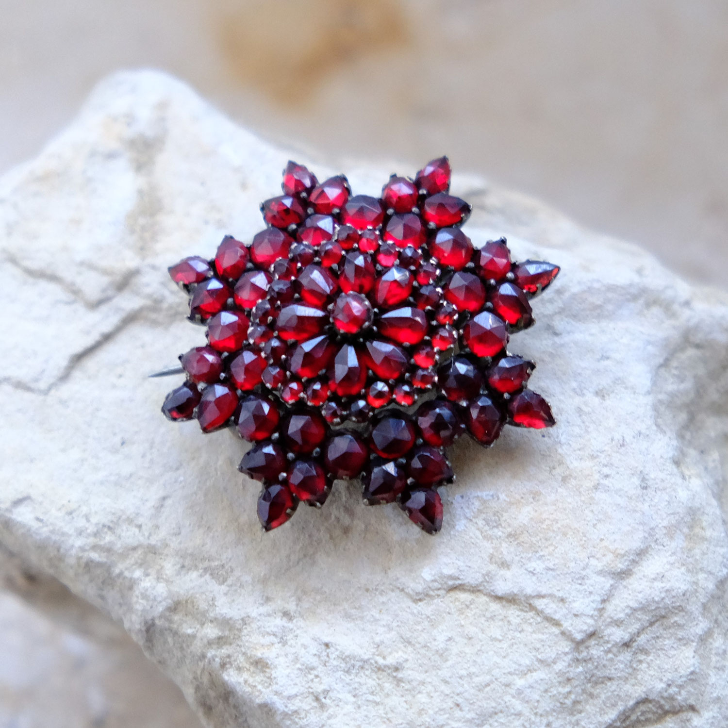 Bohemian Garnets and 19th Century Jewellery