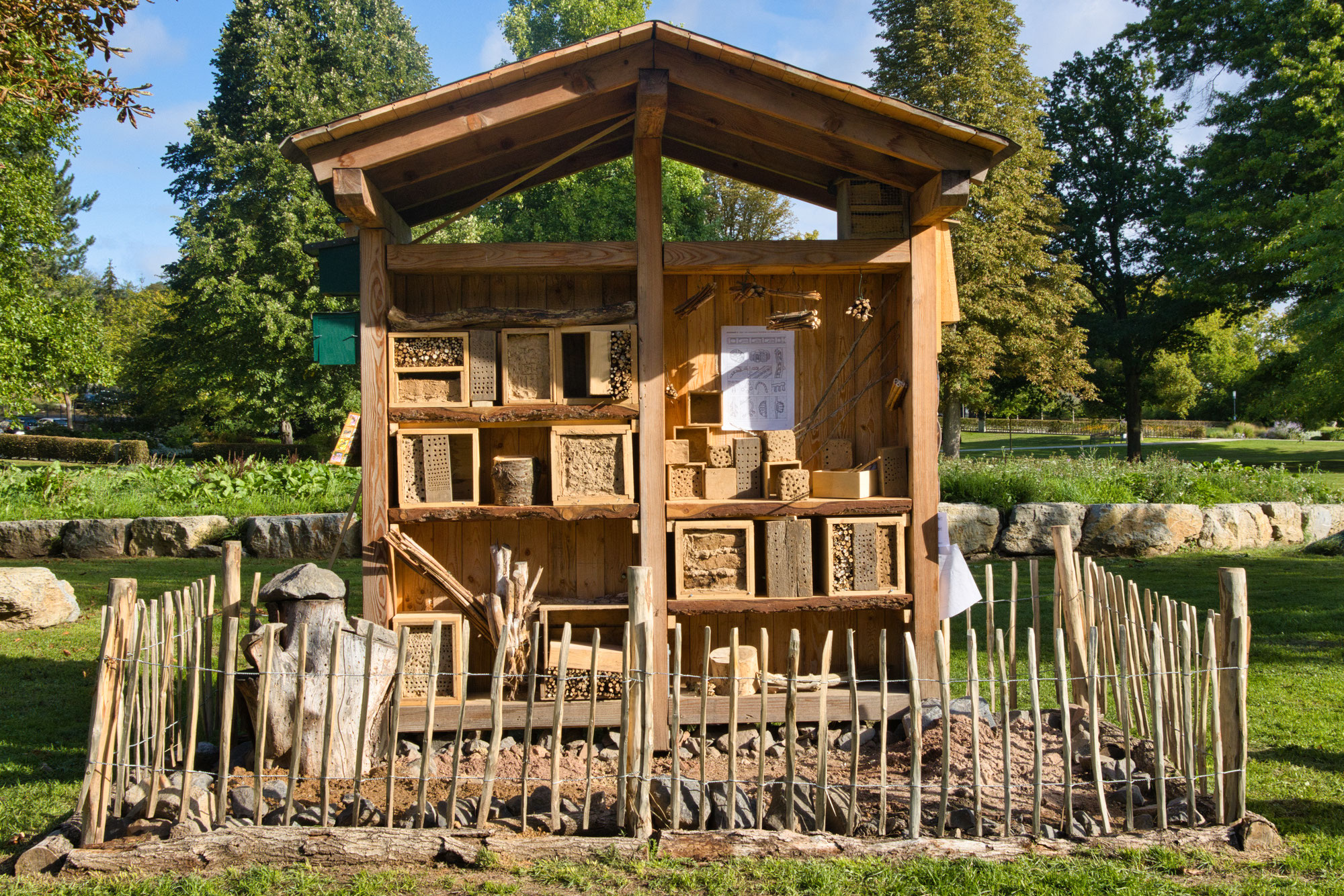 Wildbienen-Informationsstand im Bad Hersfelder Kurpark eingeweiht