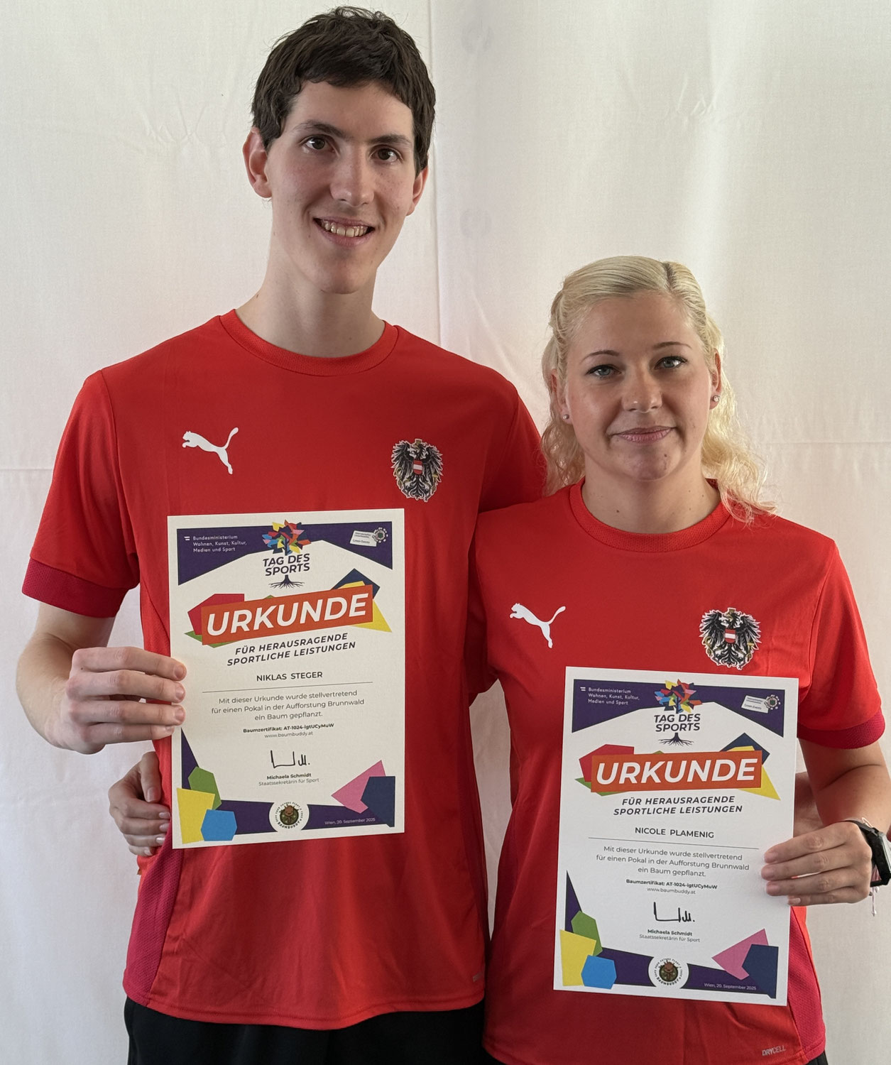 Nicole und Niklas am Heldenplatz geehrt