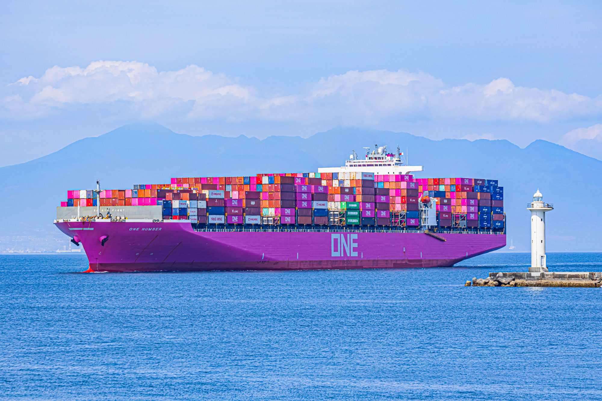 速報：2025年10月コンテナ取扱個数45,400TEU