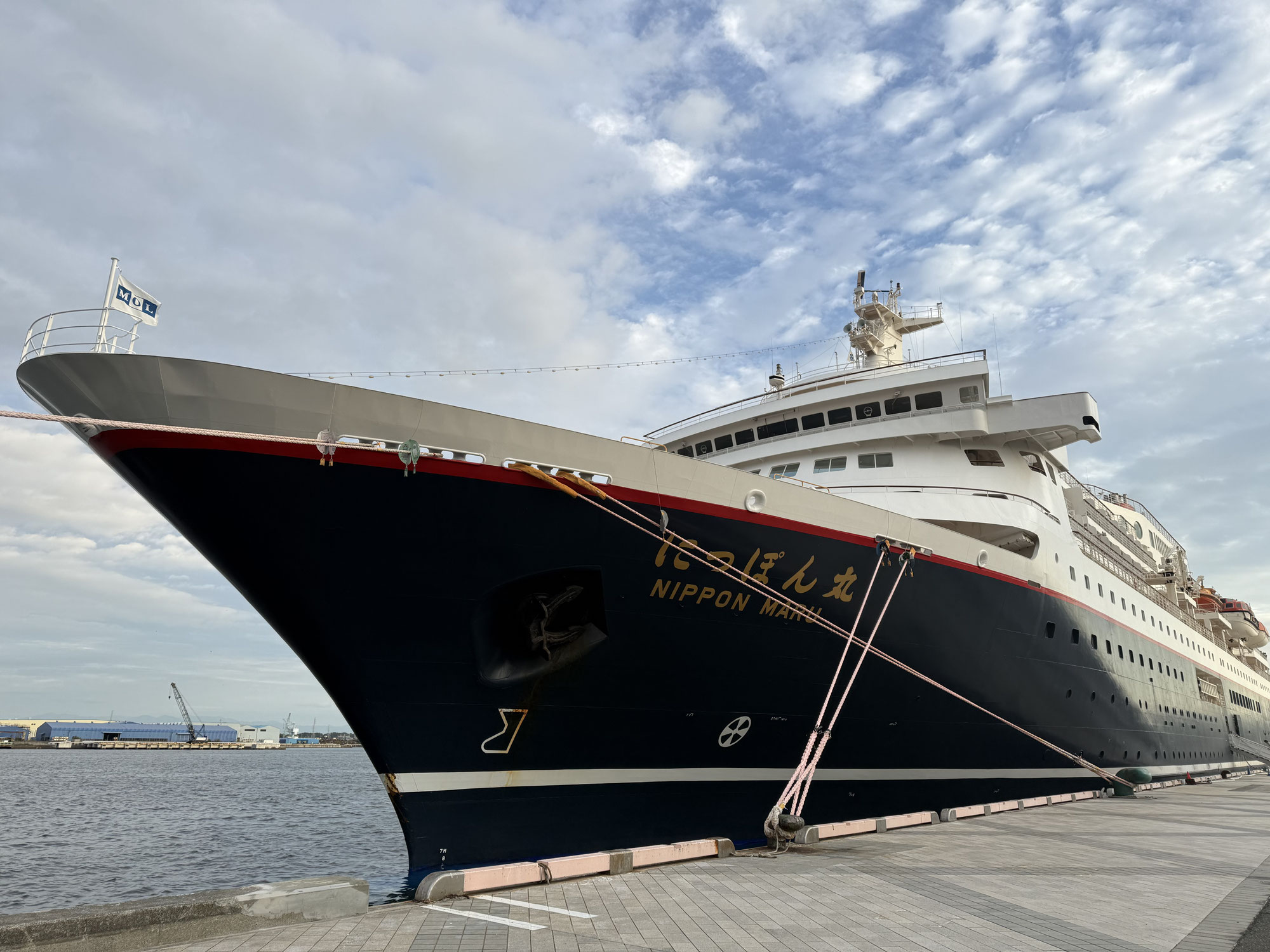 11月12日　にっぽん丸が約1年ぶりに清水港へ寄港しました！